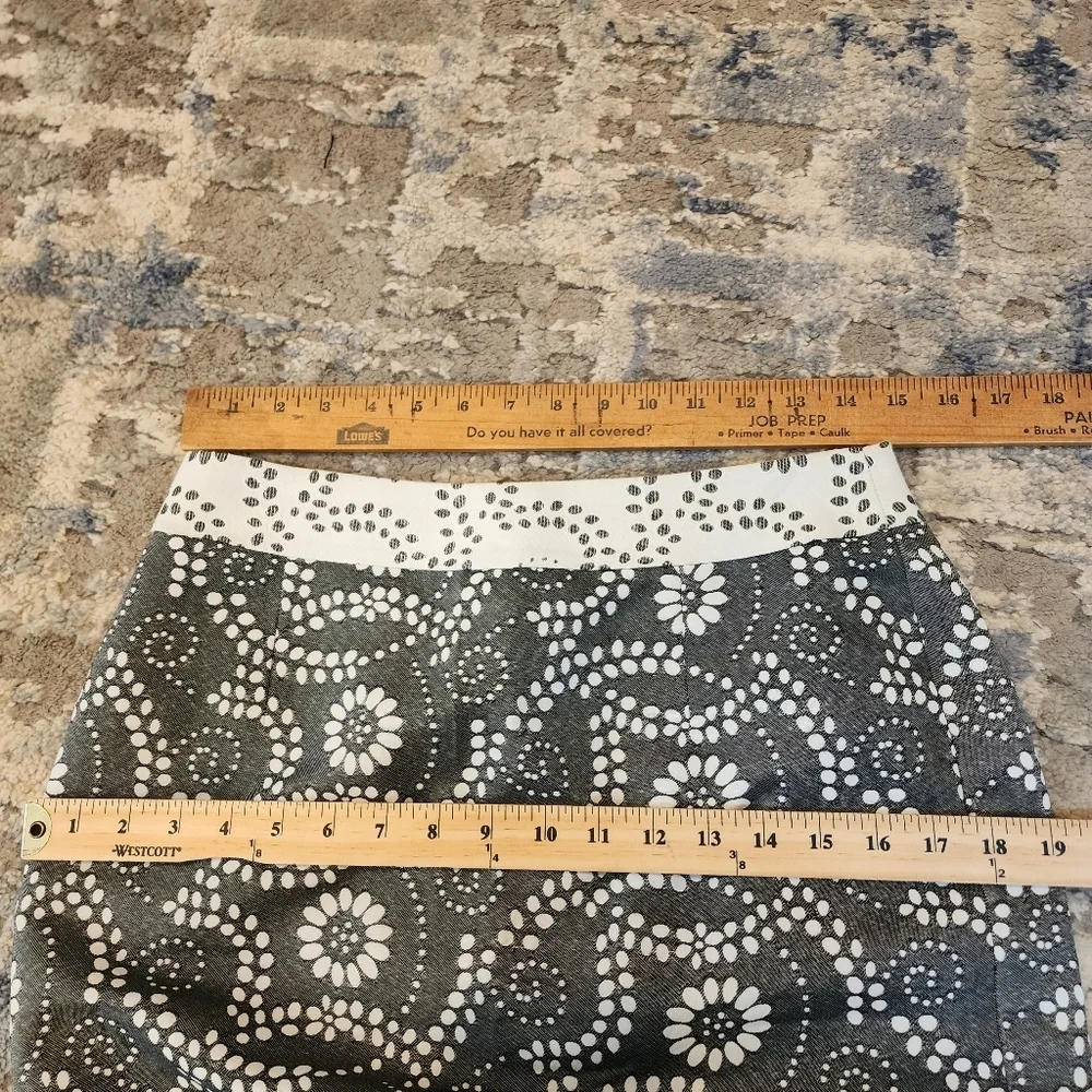 Banana Republic grey floral pencil skirt. Women's‎ size 6